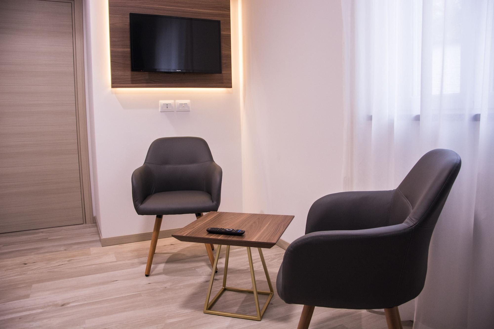 8Room Hotel Catania Exterior photo
