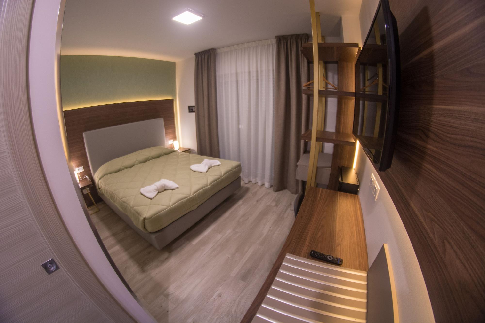 8Room Hotel Catania Exterior photo