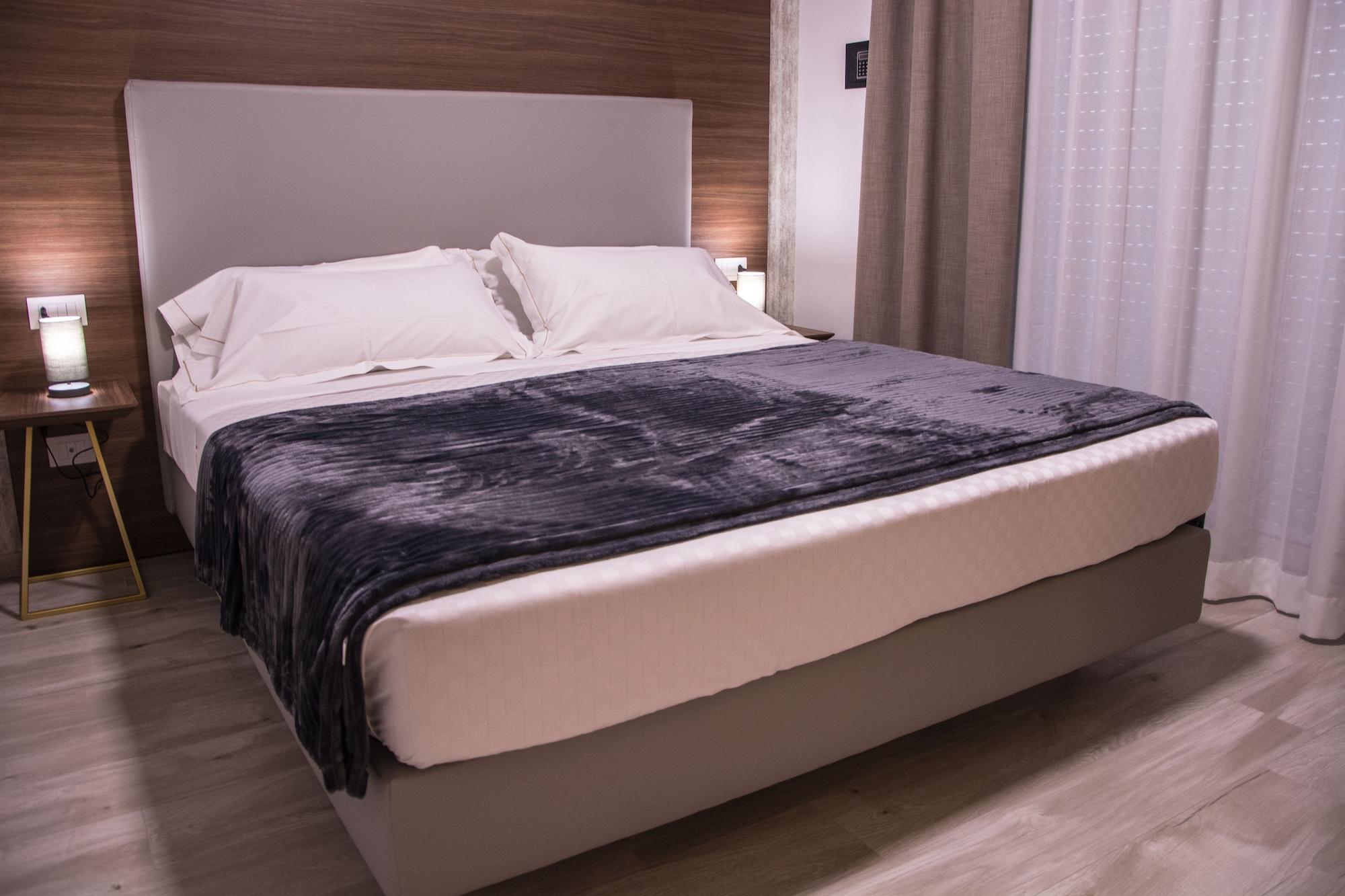 8Room Hotel Catania Exterior photo