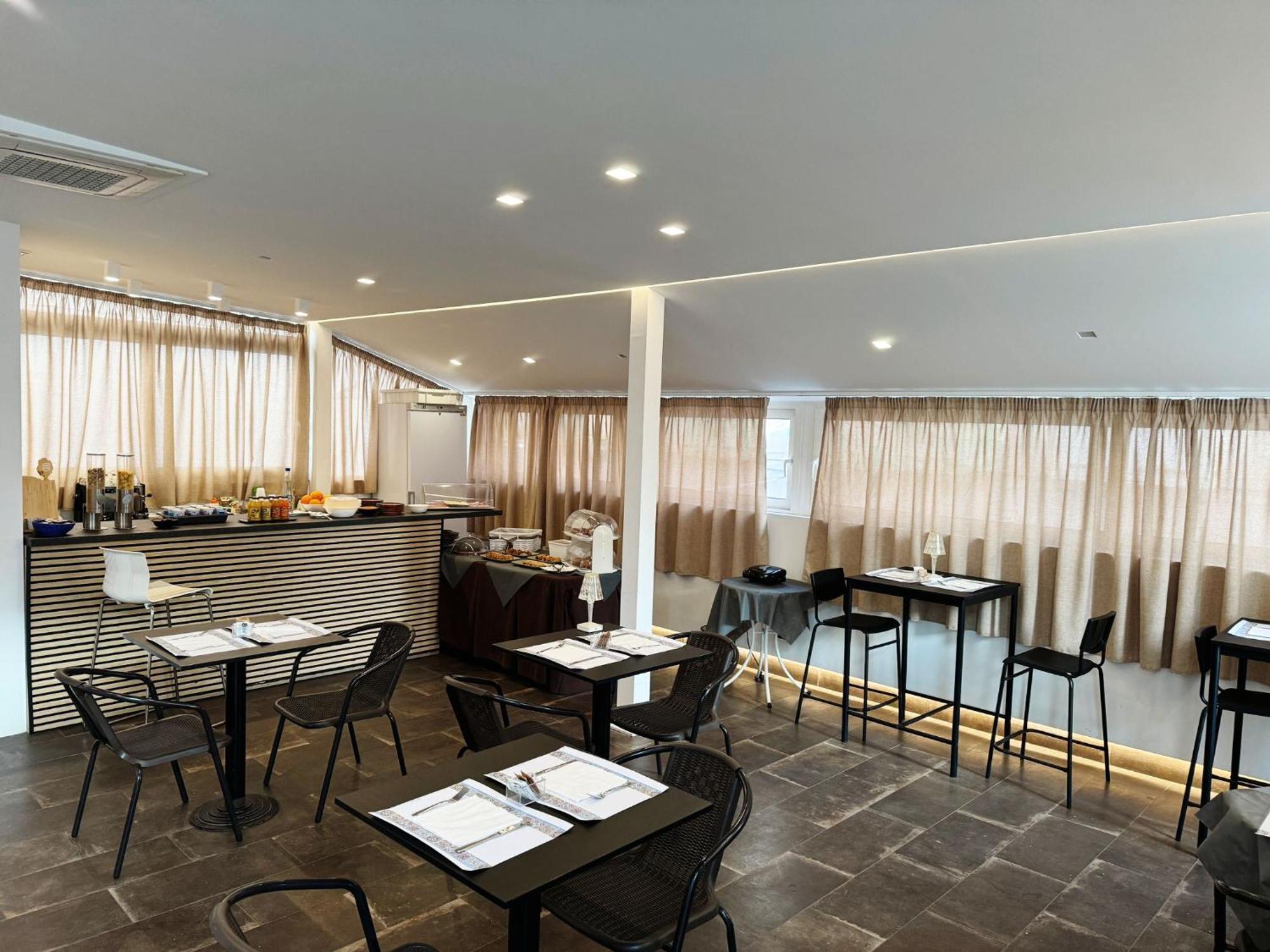 8Room Hotel Catania Exterior photo