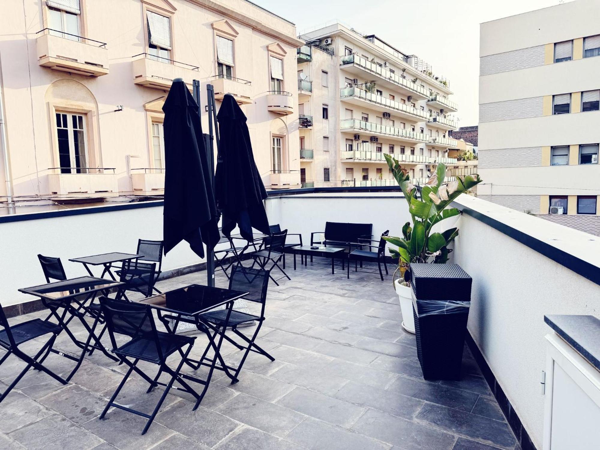 8Room Hotel Catania Exterior photo