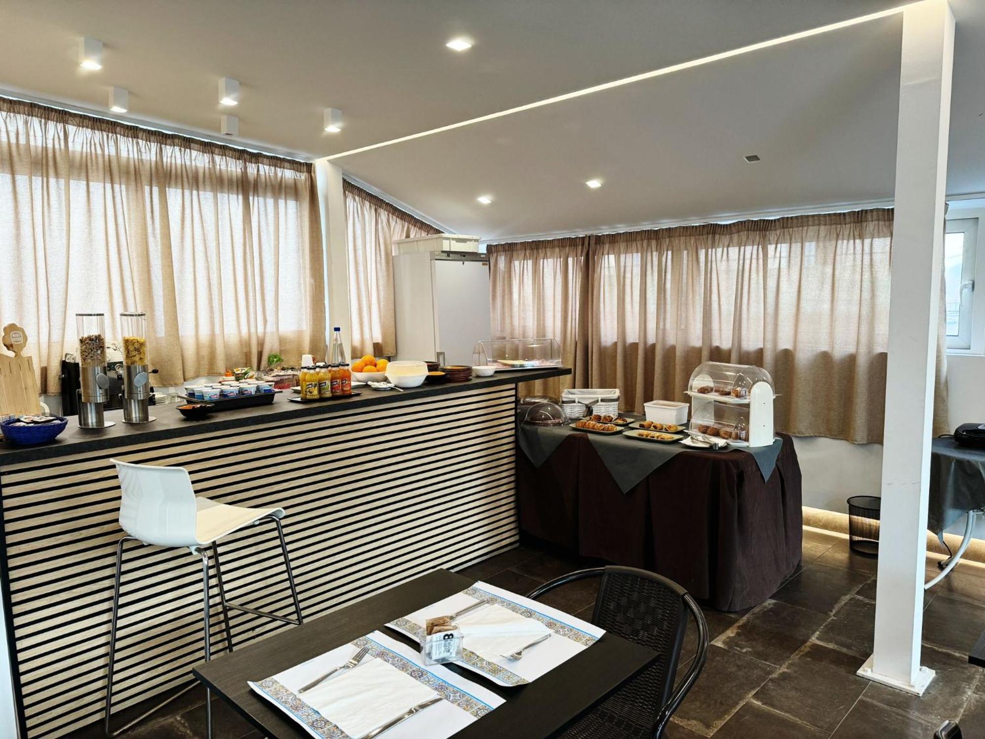 8Room Hotel Catania Exterior photo