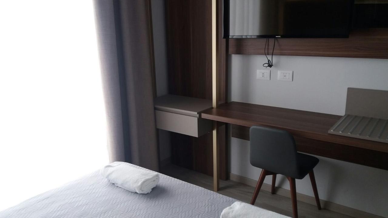 8Room Hotel Catania Exterior photo