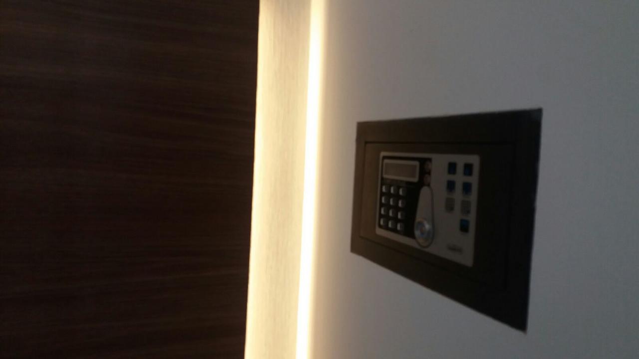 8Room Hotel Catania Exterior photo