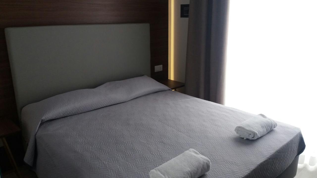 8Room Hotel Catania Exterior photo