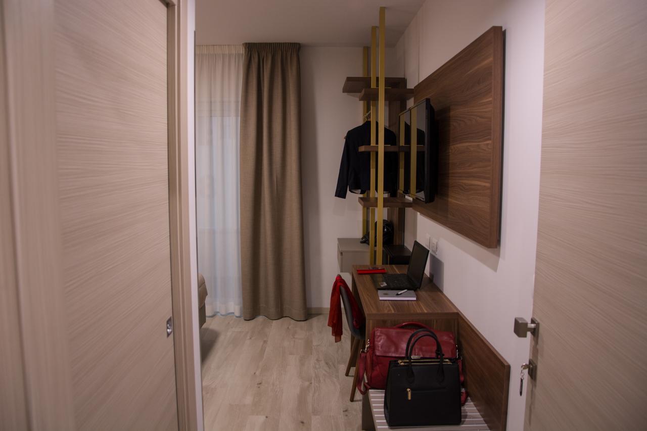 8Room Hotel Catania Exterior photo