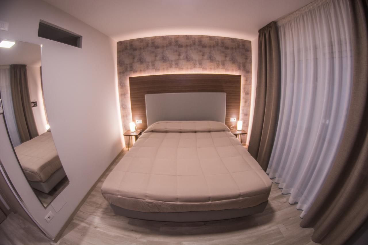 8Room Hotel Catania Exterior photo
