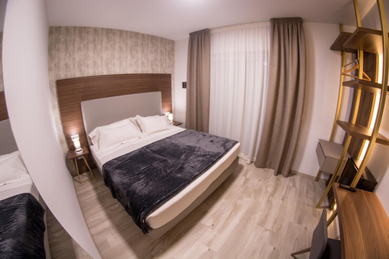 8Room Hotel Catania Exterior photo