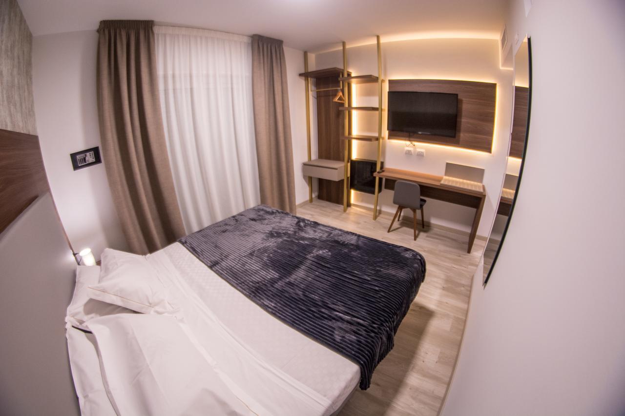 8Room Hotel Catania Exterior photo