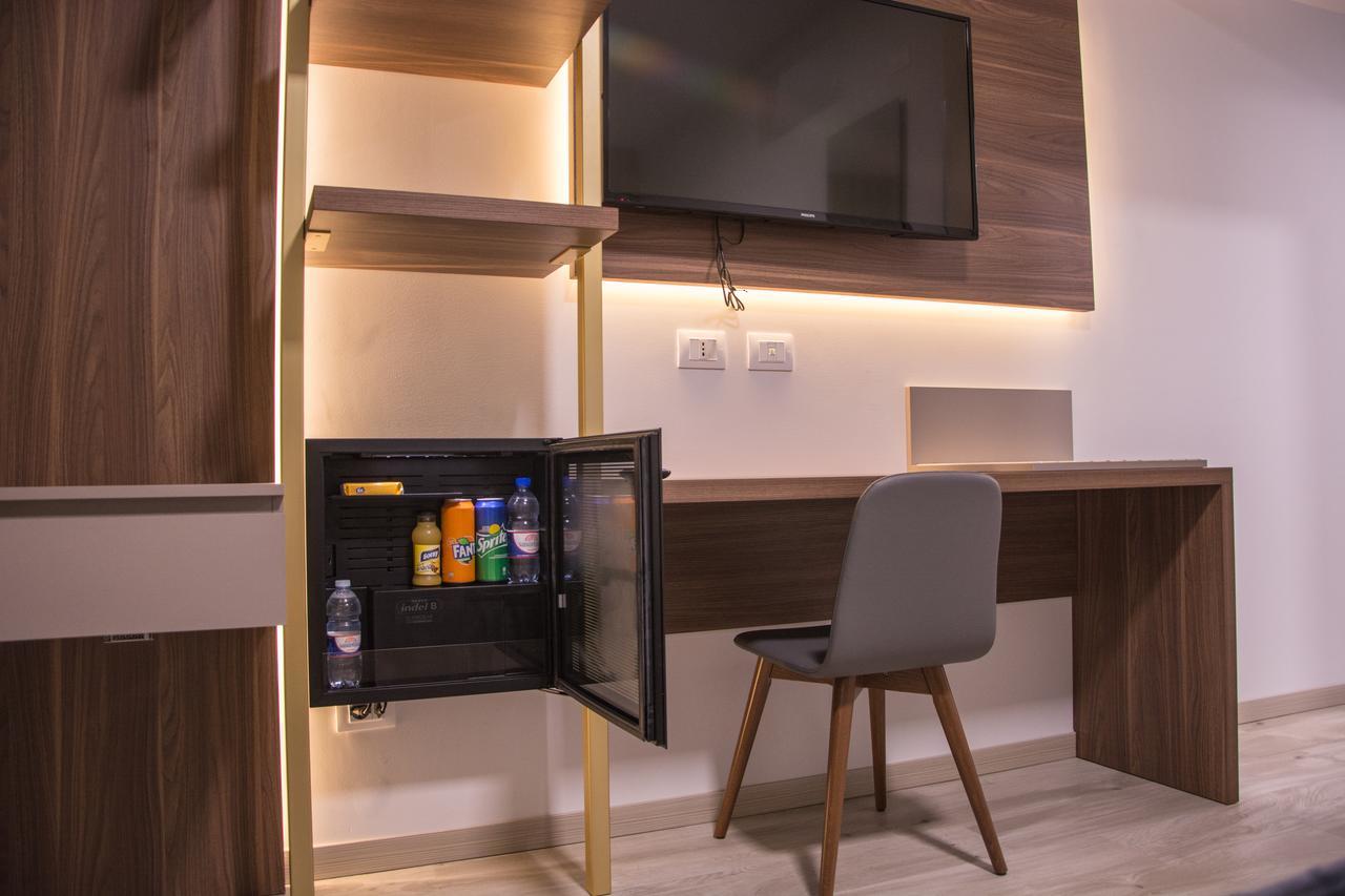 8Room Hotel Catania Exterior photo