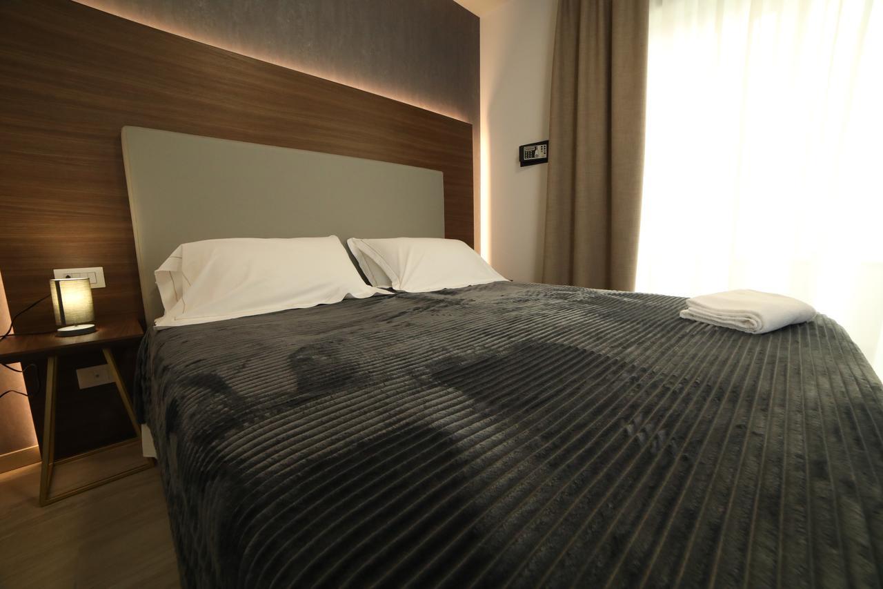8Room Hotel Catania Exterior photo