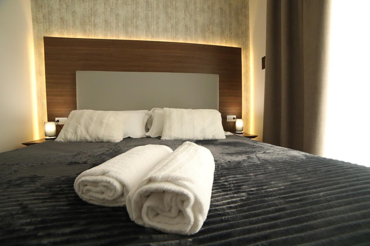 8Room Hotel Catania Exterior photo