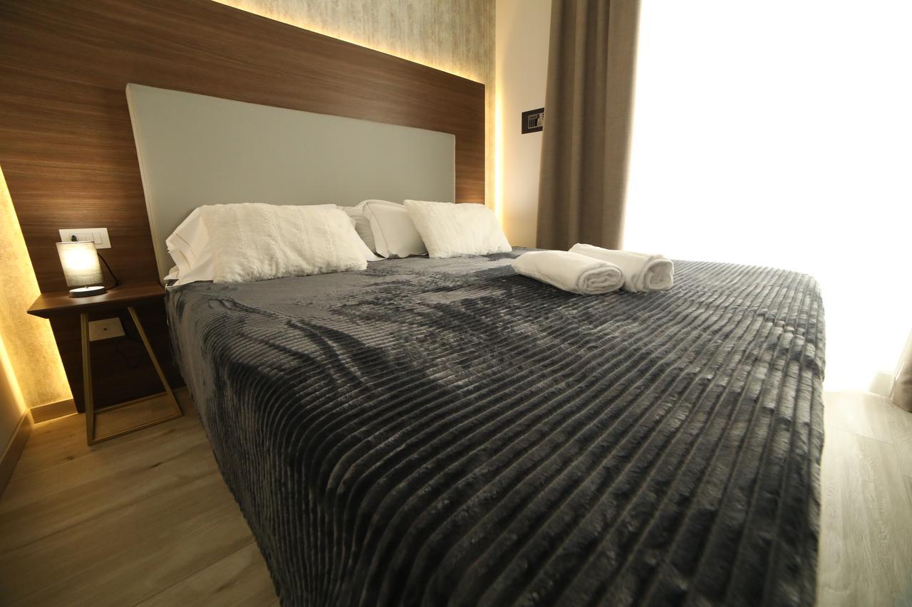 8Room Hotel Catania Exterior photo