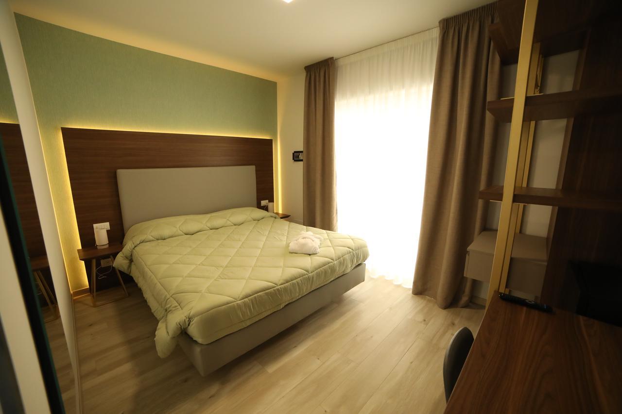 8Room Hotel Catania Exterior photo