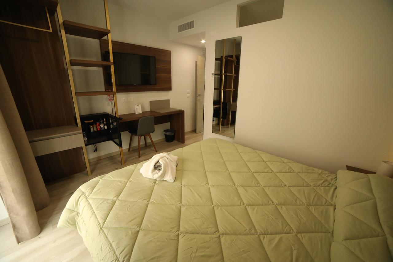 8Room Hotel Catania Exterior photo