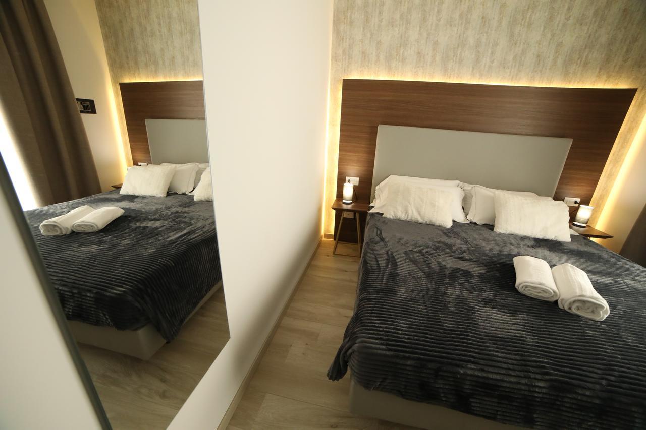 8Room Hotel Catania Exterior photo