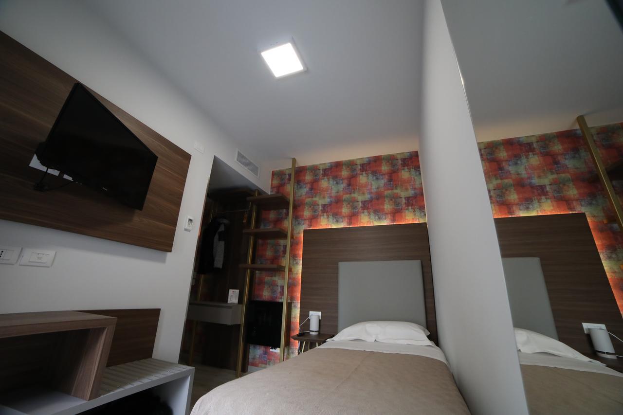 8Room Hotel Catania Exterior photo