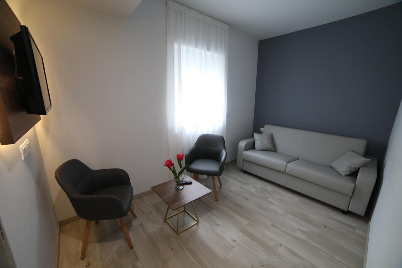 8Room Hotel Catania Exterior photo