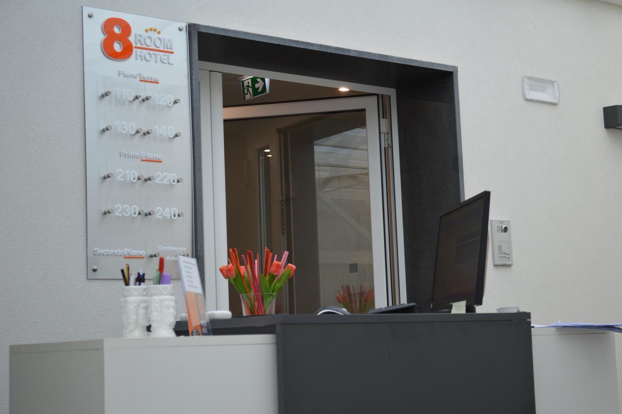 8Room Hotel Catania Exterior photo